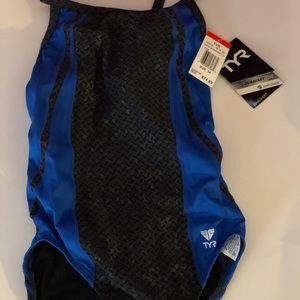 TYR viper diamond fit size 34 / MEDIUM